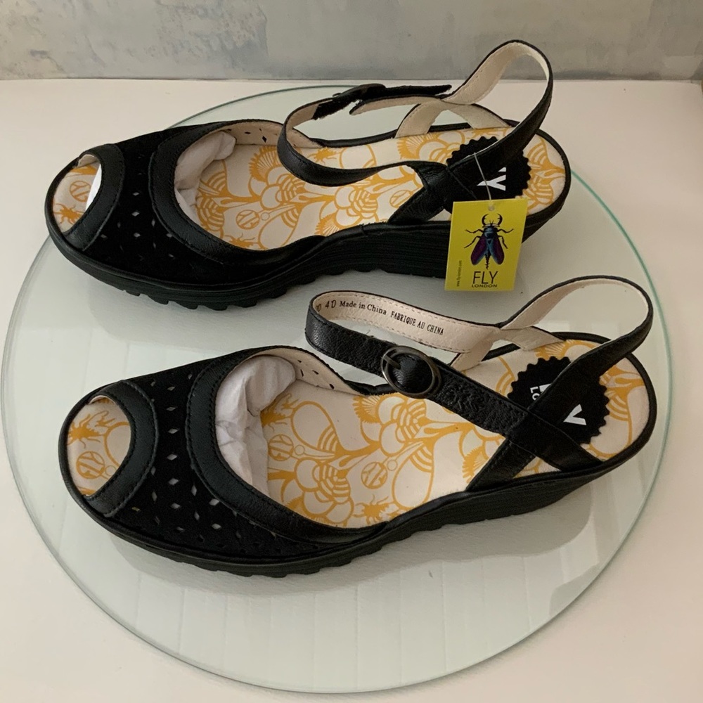 Fly London black Cupid’s mousse sandal size 40 NWT Suede